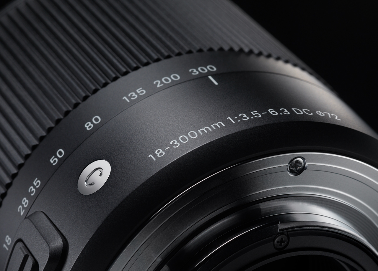 18-300mm F3.5-6.3 DC MACRO OS HSM